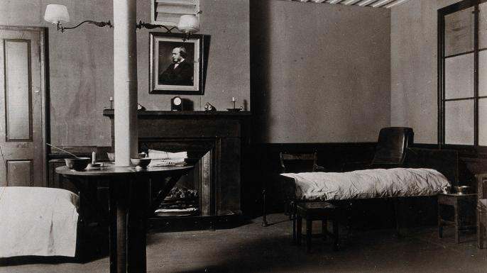 I 1871 kunne Ugeskrift for Læger introducere den revolutionerende antiseptiske operationsmetode, som kirurg Joseph Lister havde indført, og som indvarslede den moderne medicin. Rekonstruktion af Listers operationsstue på Royal Infirmary i Glasgow. The Wellcome Collection.